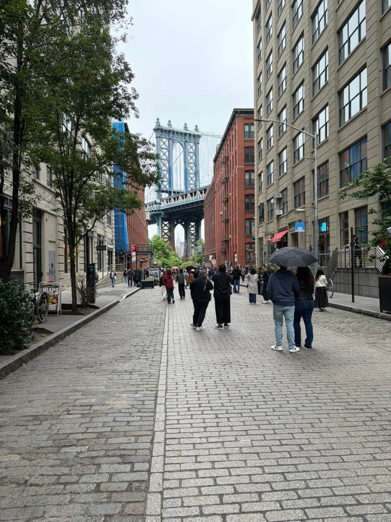 Cobblestone street facing the Manhattan Bridge in DUMBO, Brooklyn